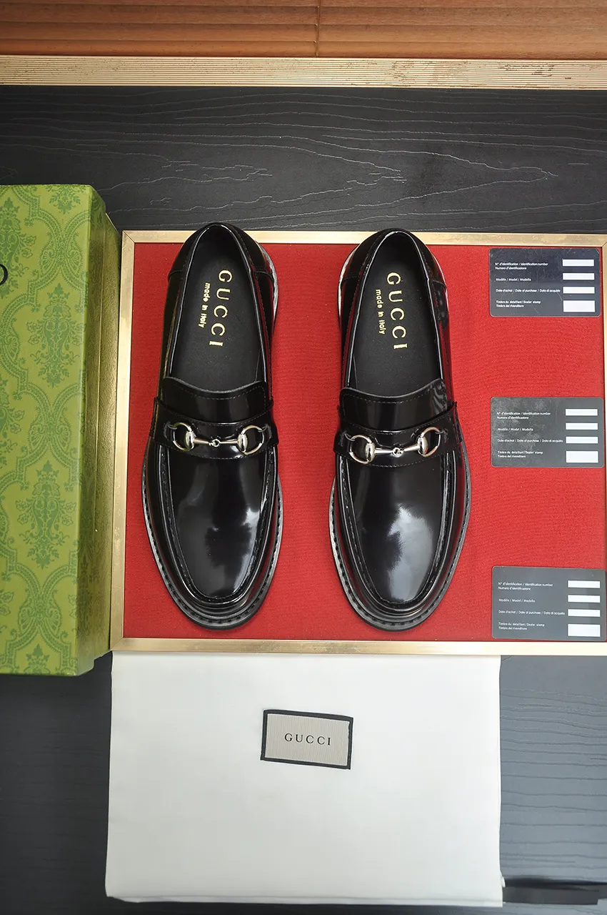 Men's shoes💰540💶Italy's top luxury men's shoe giant (GUCCI) (Gucci) (full cowhide lining) new arrival🍃Original European style🔰 Pleasant to the eye😍In order to make the shoes more durable and non-deformable🌀The production continues to follow traditional methods but there is still no lack of innovation💪Choose original sheepskin for the leather♻️ Smooth and natural And extra bright ⭐Made of imported cowhide, the first choice of rich people 38-45 (45 customized)